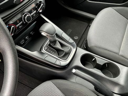 Used 2025 Kia Soul LX w/ LX Technology Package FWD image 18