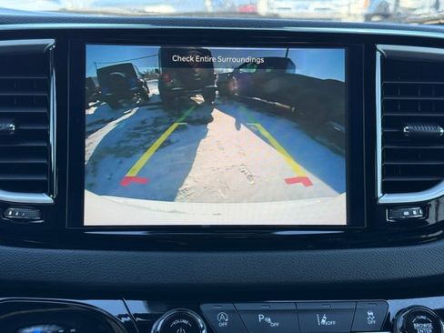 Used 2025 Chrysler Pacifica Select image 27