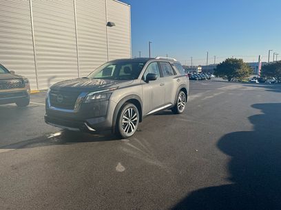 New 2025 Nissan Pathfinder Platinum w/ Cargo Package