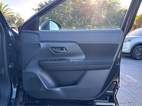 Used 2025 Nissan Kicks S image 9