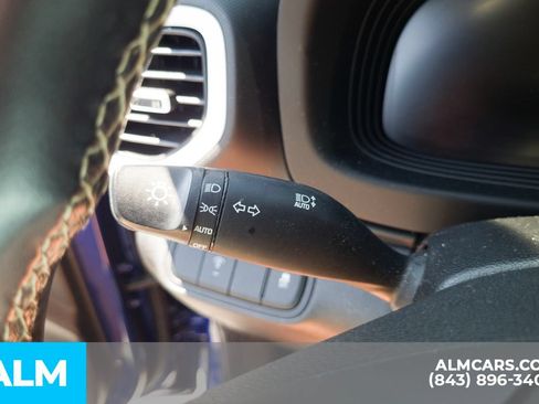 Used 2023 Hyundai Venue Limited FWD image 15