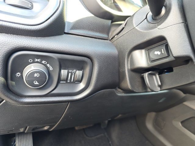 Used 2025 RAM 2500 Laramie AWD/4WD image 18