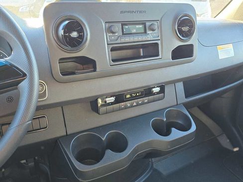 Used 2025 Mercedes-Benz Sprinter 2500 image 32