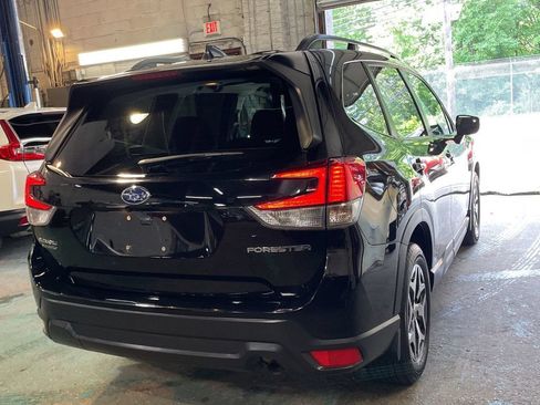 Used 2019 Subaru Forester Premium AWD/4WD image 3