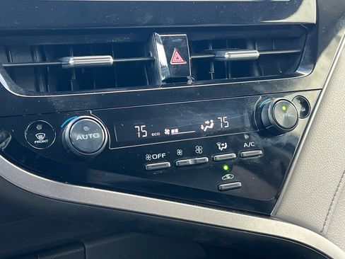 Used 2022 Toyota Camry SE image 28