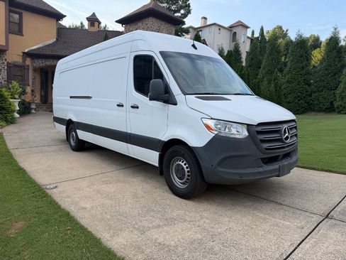 Used 2023 Mercedes-Benz Sprinter 2500 image 4