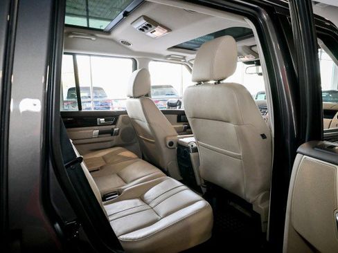 Used 2016 Land Rover LR4 HSE Silver Edition image 22