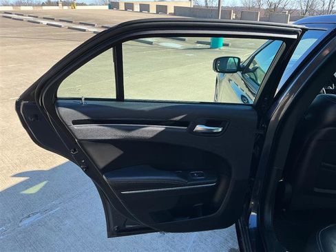 Used 2018 Chrysler 300 S w/ 300S Premium Group image 29