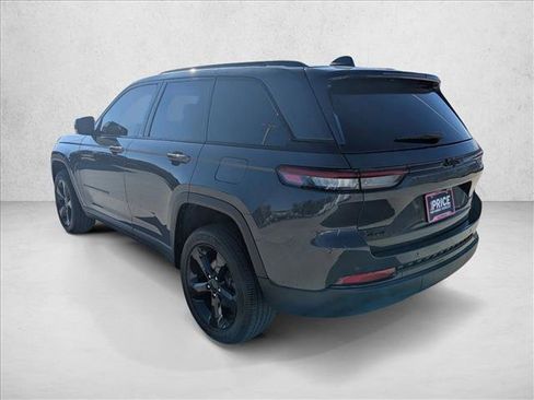 Used 2025 Jeep Grand Cherokee Altitude image 8