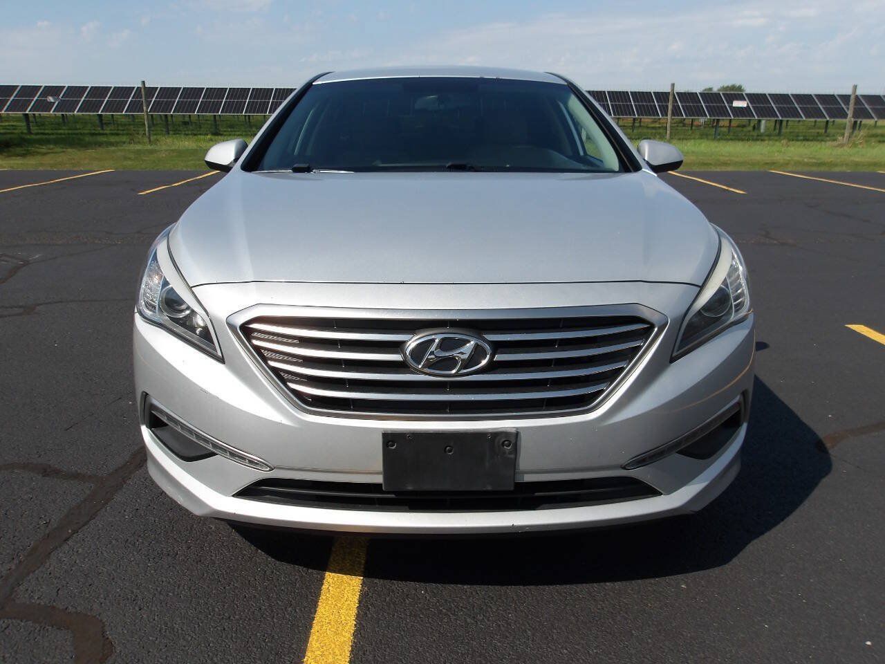 Used 2015 Hyundai Sonata SE w/ Option Group 02 FWD image 3