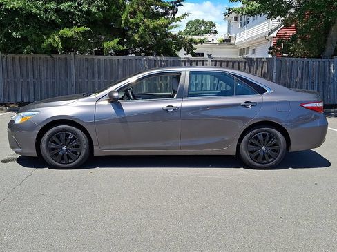 Used 2015 Toyota Camry LE FWD image 8