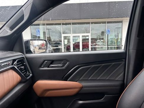 Used 2023 GMC Canyon AT4 w/ AT4 Premium Package image 12