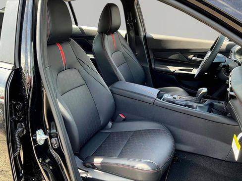 New 2026 Nissan Sentra SR FWD image 19