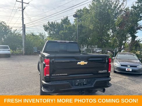 Used 2024 Chevrolet Silverado 2500 High Country w/ Technology Package AWD/4WD image 4