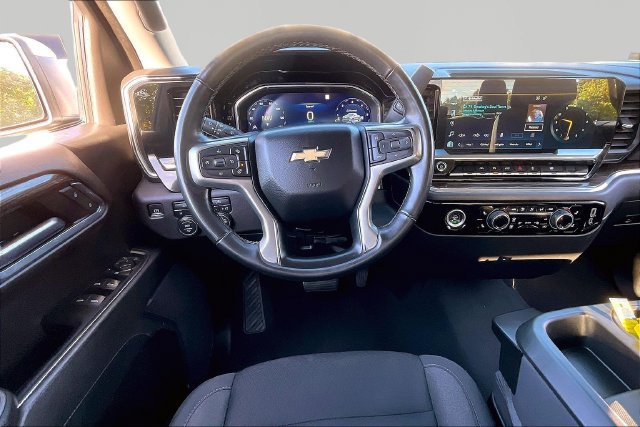 Used 2023 Chevrolet Silverado 1500 LT AWD/4WD image 8