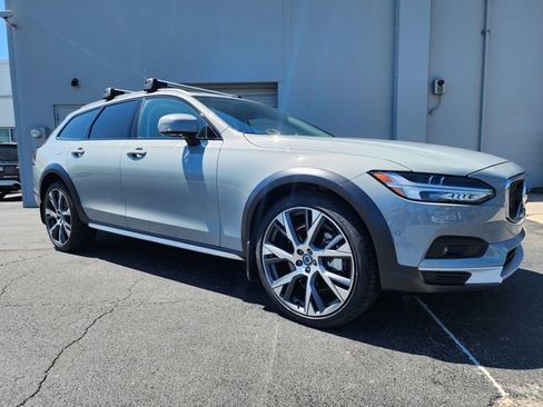 Certified 2025 Volvo V90 B6 Cross Country Ultra AWD/4WD image 1