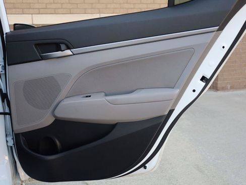 Used 2017 Hyundai Elantra SE FWD image 21