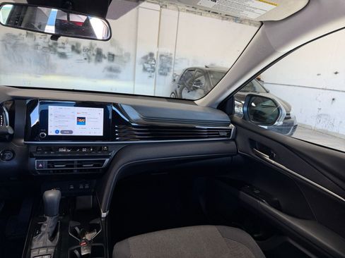 Used 2025 Toyota Camry LE image 34