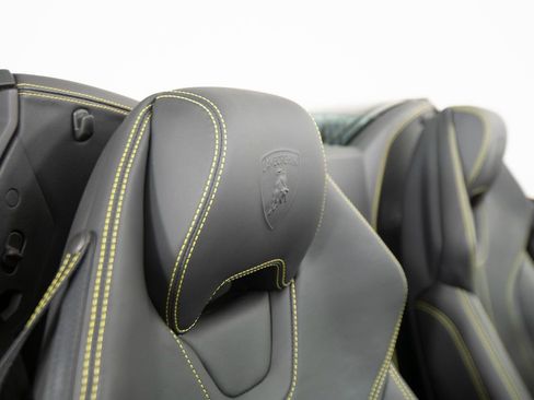 Used 2022 Lamborghini Huracan EVO image 39