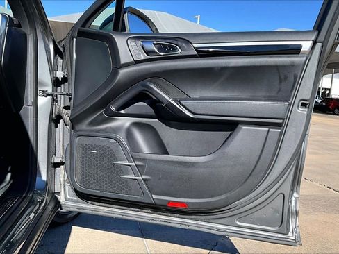 Used 2017 Porsche Cayenne image 24