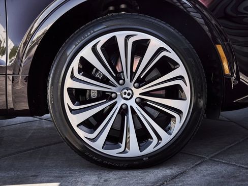 Used 2022 Bentley Bentayga AWD/4WD image 20