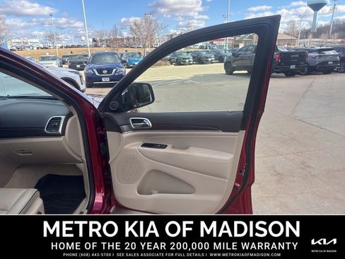 Used 2014 Jeep Grand Cherokee Overland w/ Advanced Technology Group image 38