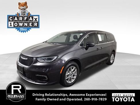 Used 2023 Chrysler Pacifica Touring-L image 1