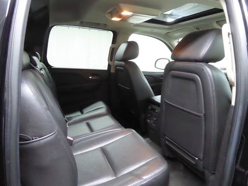 Used 2013 Chevrolet Avalanche LTZ image 28