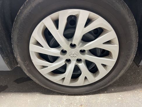 Used 2019 Toyota Corolla LE image 40