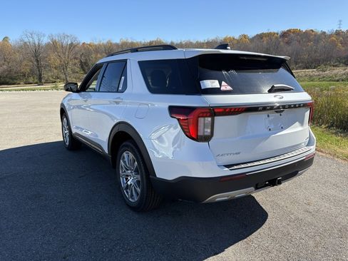 New 2026 Ford Explorer Active w/ Active Comfort Package image 3
