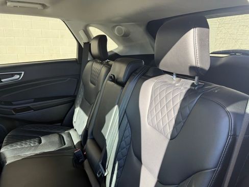 Used 2024 Ford Edge Titanium image 23