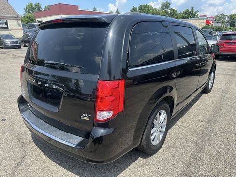 Used 2019 Dodge Grand Caravan SXT image 8