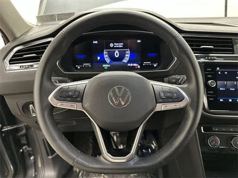 Certified 2024 Volkswagen Tiguan SE image 7