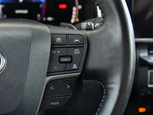 Used 2025 Toyota Camry SE w/ Convenience Package FWD image 33