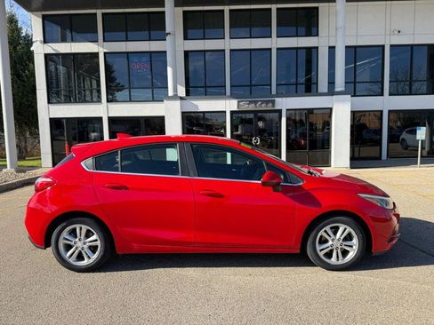 Used 2017 Chevrolet Cruze LT image 4