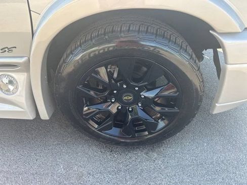 Used 2023 Chevrolet Express 2500 RWD image 44