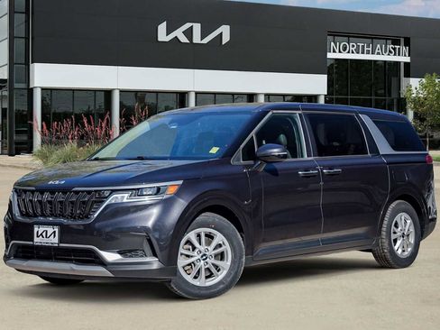Certified 2024 Kia Carnival LX image 1
