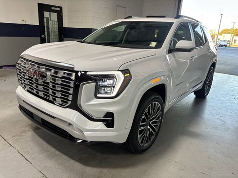 New 2026 GMC Terrain Denali w/ LPO, Floor Liner Package image 33