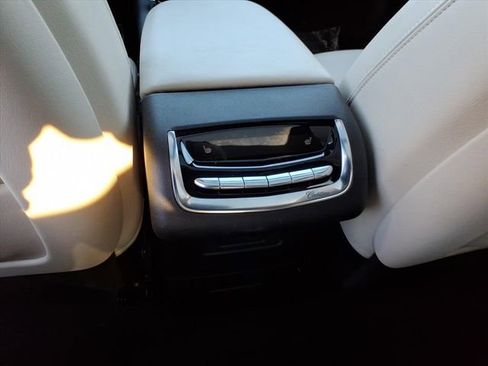 Used 2023 Cadillac XT6 Sport w/ Technology Package image 16