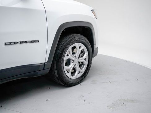 Used 2024 Jeep Compass Sport image 11