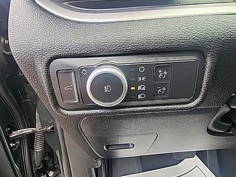 Used 2022 Ford Explorer XLT w/ Equipment Group 202A AWD/4WD image 19