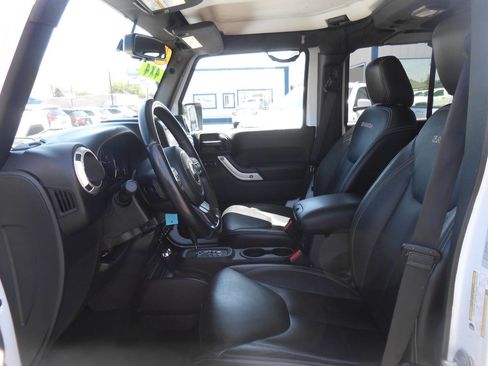 Used 2016 Jeep Wrangler Unlimited Sahara w/ Connectivity Group image 10