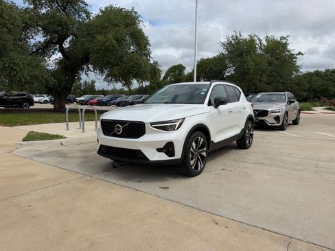 Certified 2023 Volvo XC40 B4 Plus w/ Protection Package Premier FWD image 2