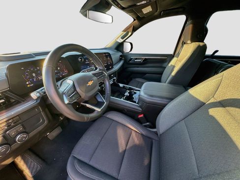 Used 2026 Chevrolet Suburban LS RWD image 10