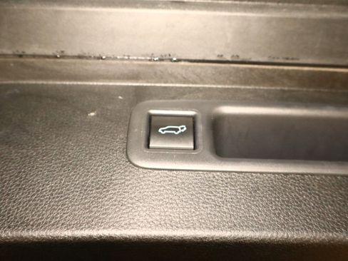 Used 2024 Toyota Highlander LE image 40