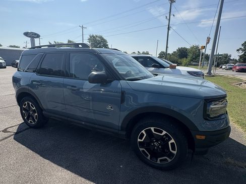 Used 2023 Ford Bronco Sport Outer Banks w/ Tech Package AWD/4WD image 3