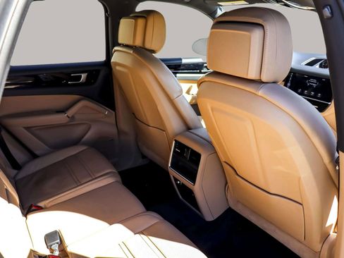 Used 2019 Porsche Cayenne image 33