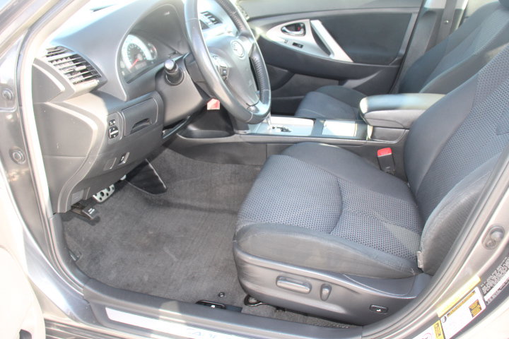 Used 2010 Toyota Camry SE FWD image 10