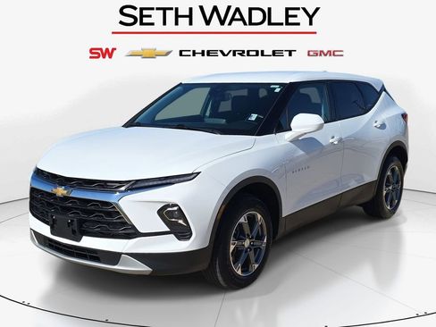 Used 2025 Chevrolet Blazer LT image 3