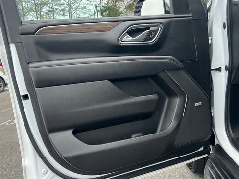 Used 2023 Chevrolet Suburban Premier image 14